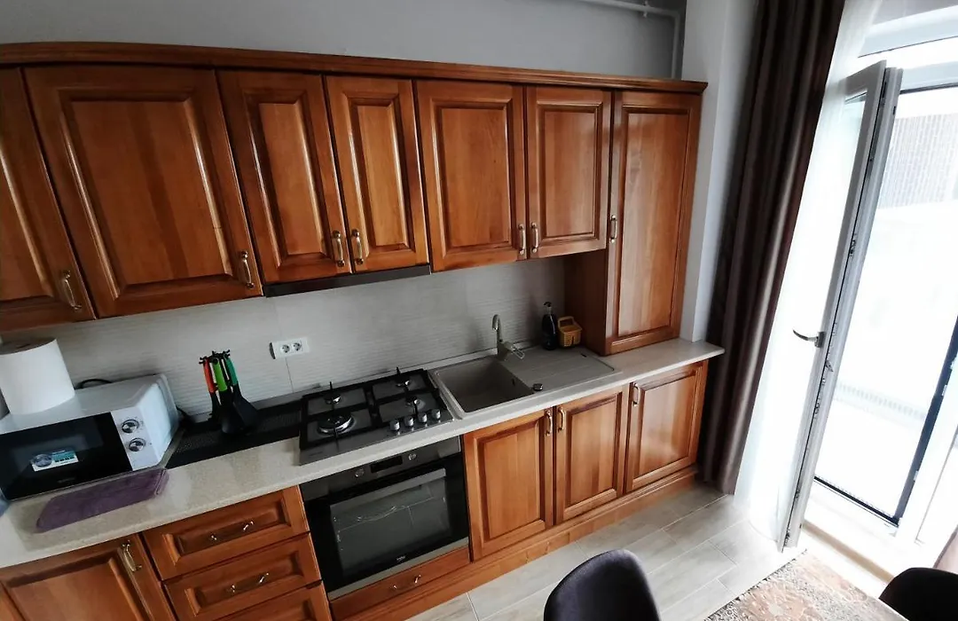 Jeni' S Apartament-1