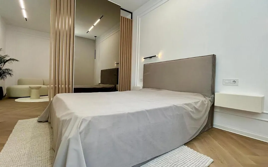 Romantic central apartment-1