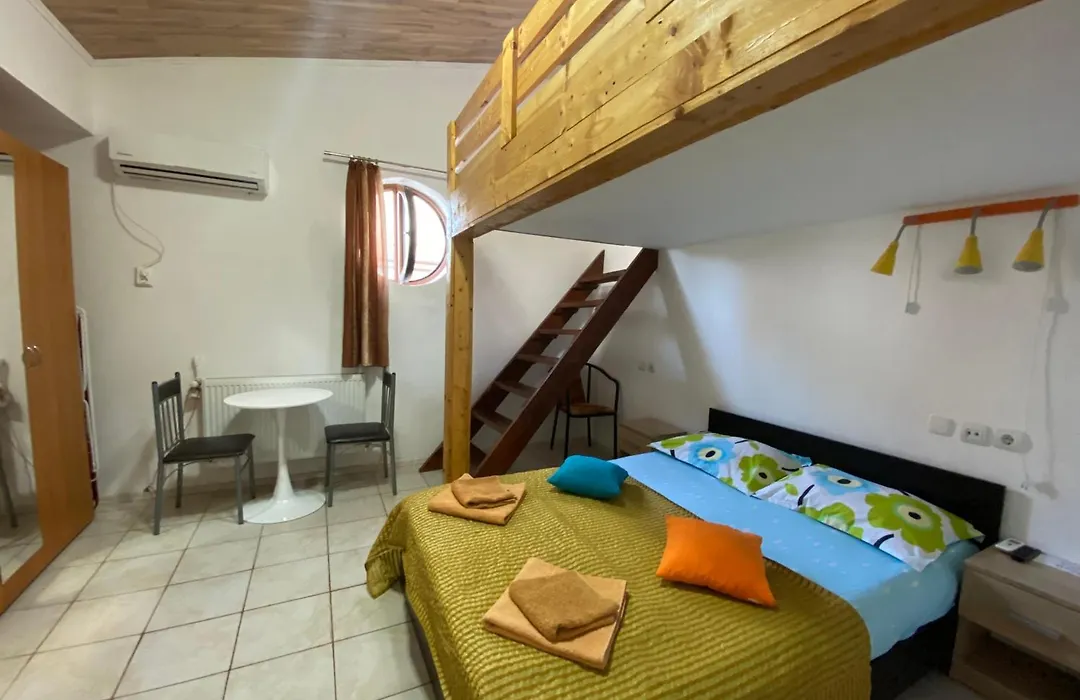 Garsoniere Victor Seaview Aer Conditionat- Bucatarie-Primim Carduri Vacanta-Pet Friendly la 3 minute de Plaja Reyna-Zoom Beach-1