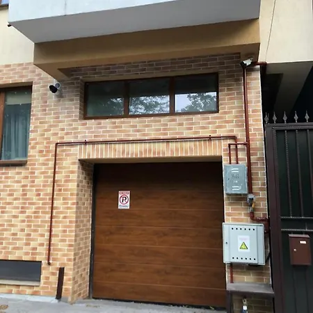 Orange Apartment-Brilliant Apartments-2