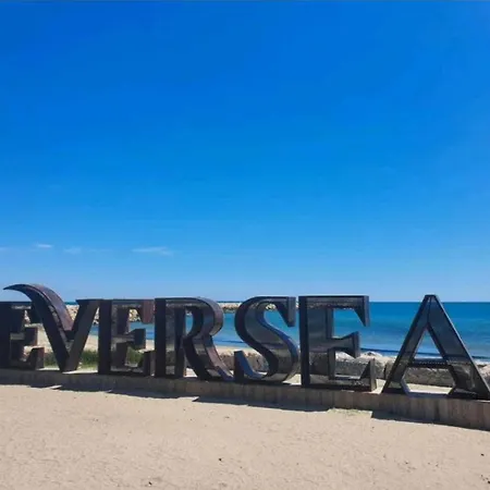 Neversea Beachfront 2 Bedroom Apartament-2