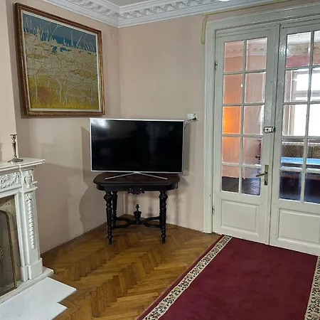 Old Town Apartment Next To Sea Constanta-2
