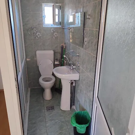 Hostel EMY Camere cu baie proprie aproape de plaja 3 Papuci-3