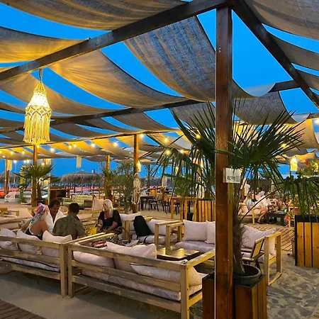 Garsoniere Victor Seaview Aer Conditionat- Bucatarie-Primim Carduri Vacanta-Pet Friendly la 3 minute de Plaja Reyna-Zoom Beach-3