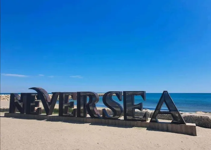 Neversea Beachfront 2 Bedroom Apartament Constanţa
