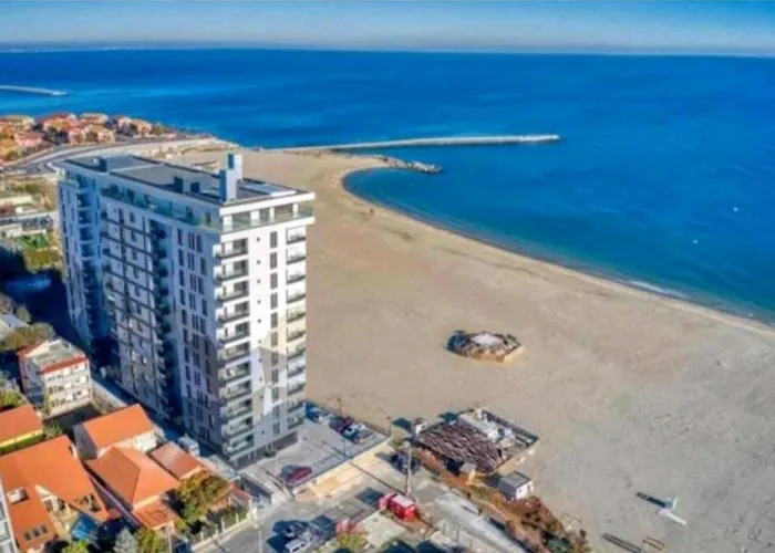 Faleza Nord apartament de lux nou pe malul marii Constanţa