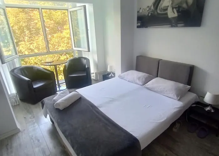 Hostel Florentin Camere Bai Comune Acces Bucatarie Cheap Private Rooms Shared Bathrooms Kittchen Laundry Machine Access Netflix Constanţa