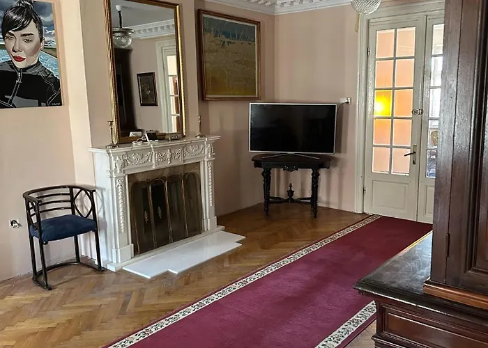 Old Town Apartment Next To Sea Constanţa