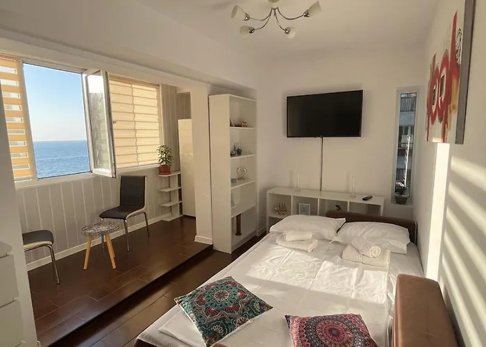 Cozy Sea View Apartment Constanţa