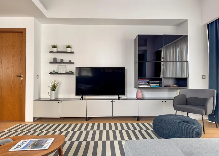 Beachfront Designer Apt, 100 Sqm, 2-Bath, Huge Terrace On The Sea Shore Constanţa